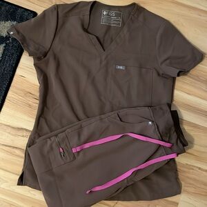 Figs coffee colored x small top (regular), xsmall petite pants